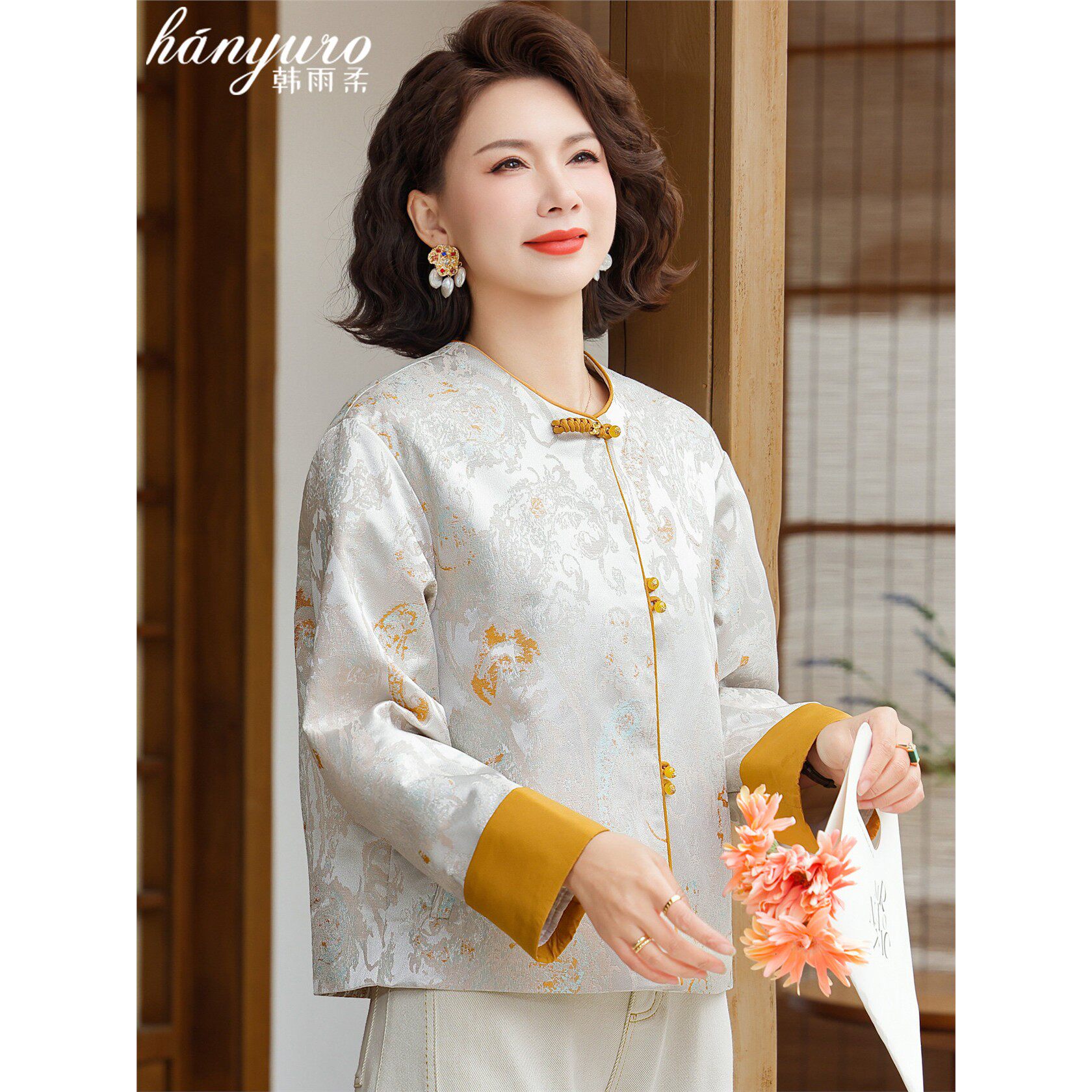 妈妈端庄大气春装外套2026新款中老年女装春秋风衣新中式唐装上衣