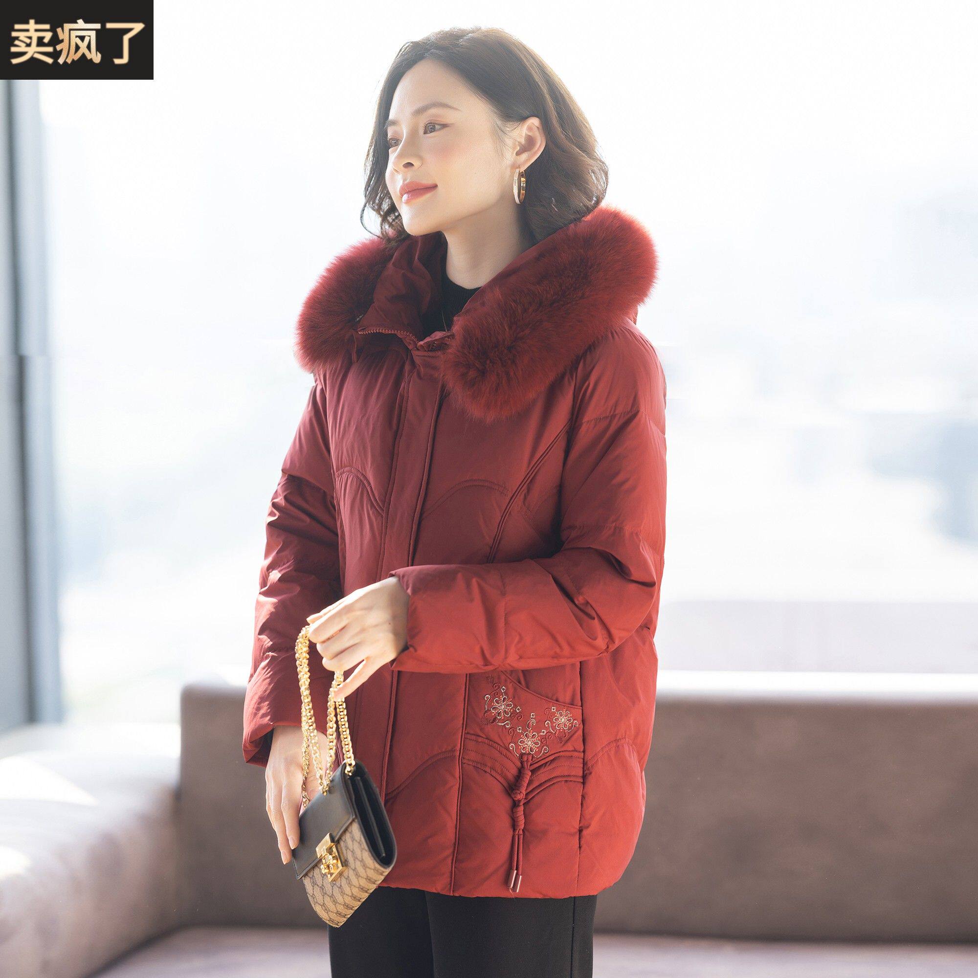 妈妈羽绒服中长款冬装外套2025新款中老年女喜婆婆洋气红色上衣服