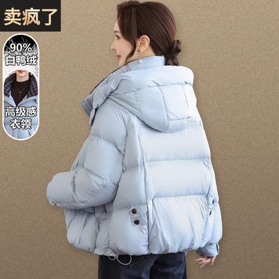 小个子妈妈冬装羽绒服高端短款中老年女士秋冬外套洋气贵夫人品牌