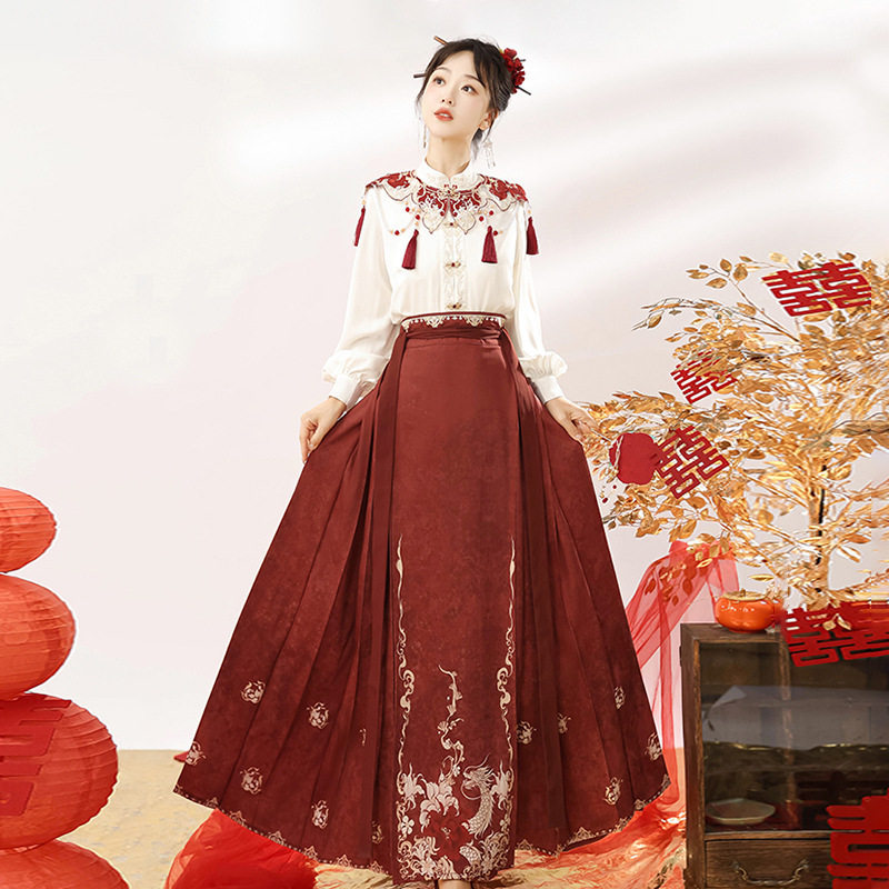 原创设计迎贺汉服女中国风改良汉元素上衣云肩马面裙套装新款红色