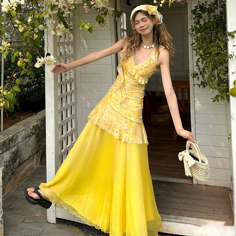 多巴胺夏日甜美度假风荷叶边碎花连衣裙女收腰不规则V领背心裙