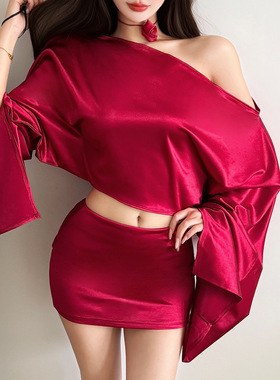 欧美风2025冬季新款女装露肩不对称设计感上衣包臀短裙两件套