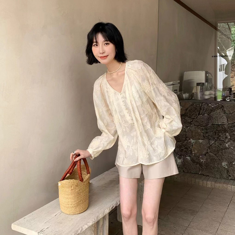 LunaGrace/南油小众设计甜美森女系提花宽松半扣V领衬衣短裤套装