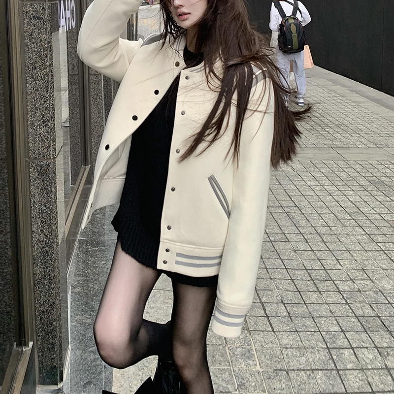 【羊毛含量 米色经典棒球服女冬美式复古学院风新款加厚外套短款