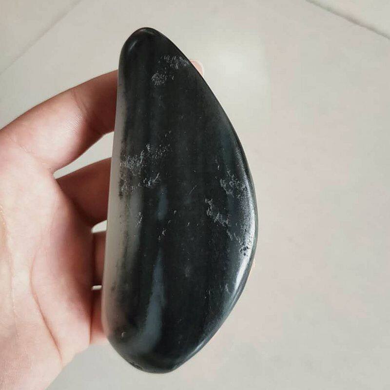 聚黑细料青花白玉意境籽手把件