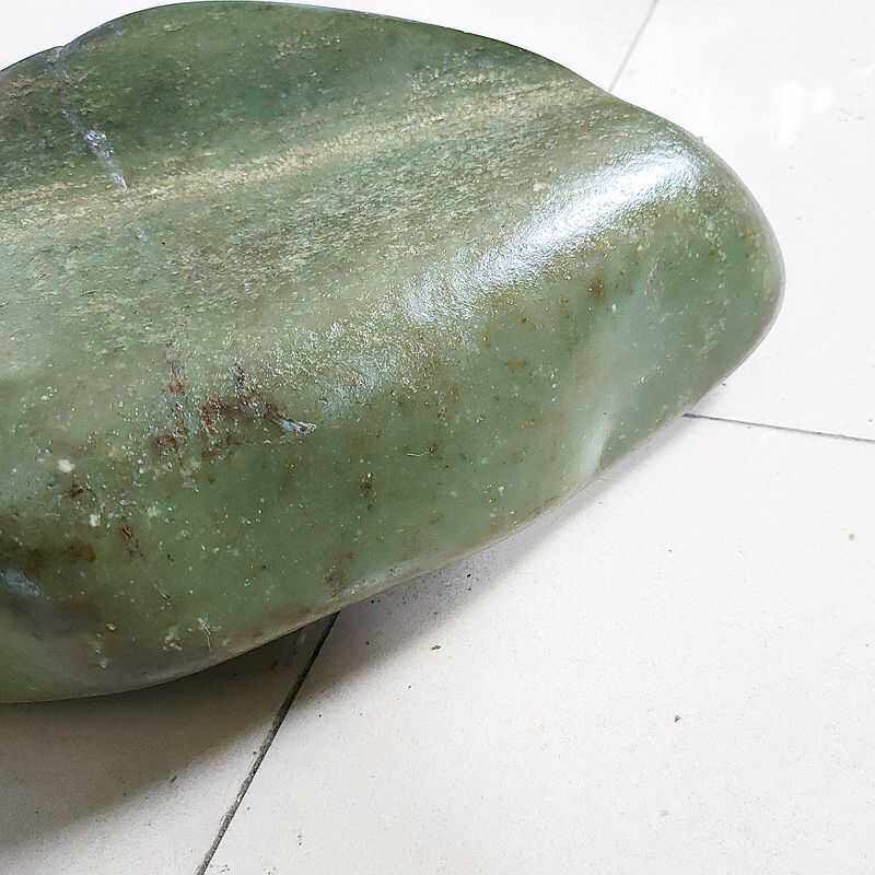 沙枣青玉籽料原石特色细腻玉摆件