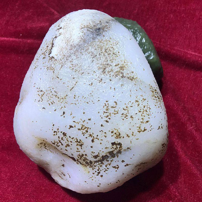 羊脂白玉一细戈壁料大原石收藏级