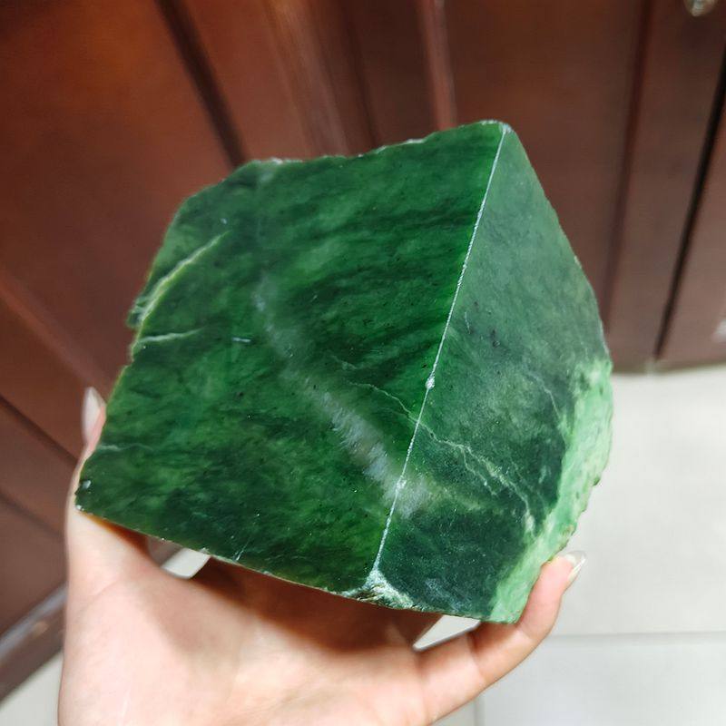 3.7斤和田玉碧玉山料原石切块 新疆碧玉全明料承接加工珠子牌子漏