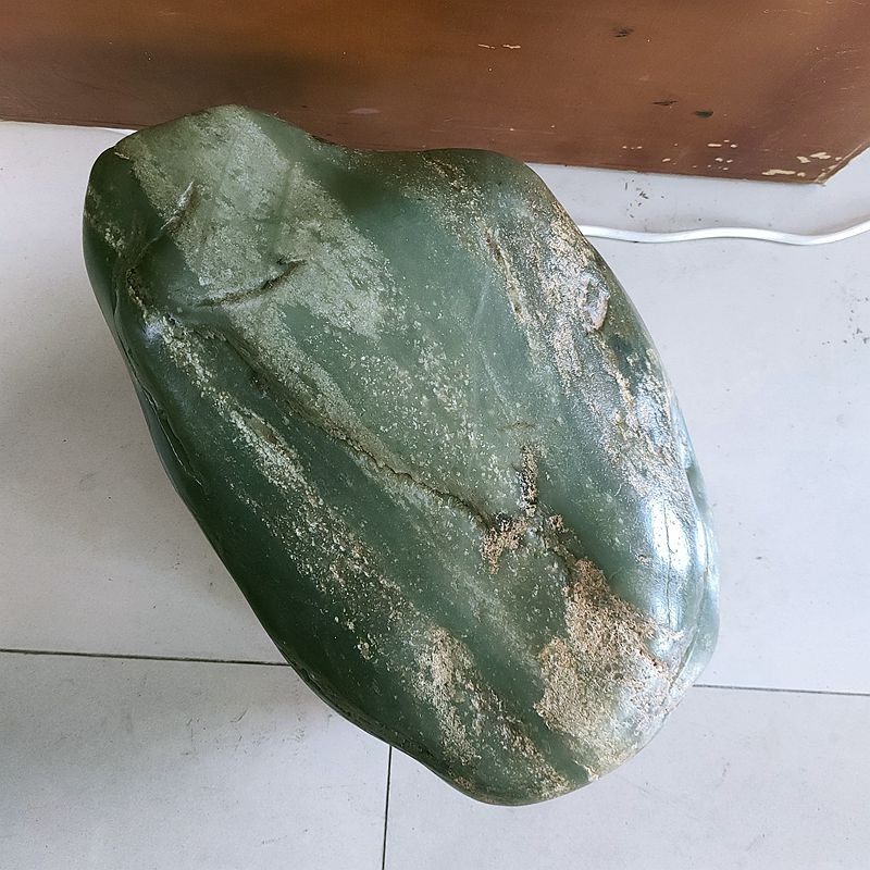 沙枣青玉大块籽料雪花玉特色摆件