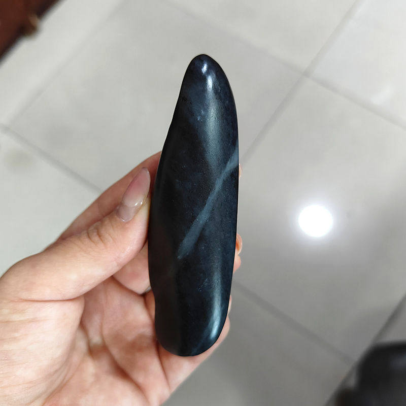 新疆一线天青花玉手把件玩料雕刻