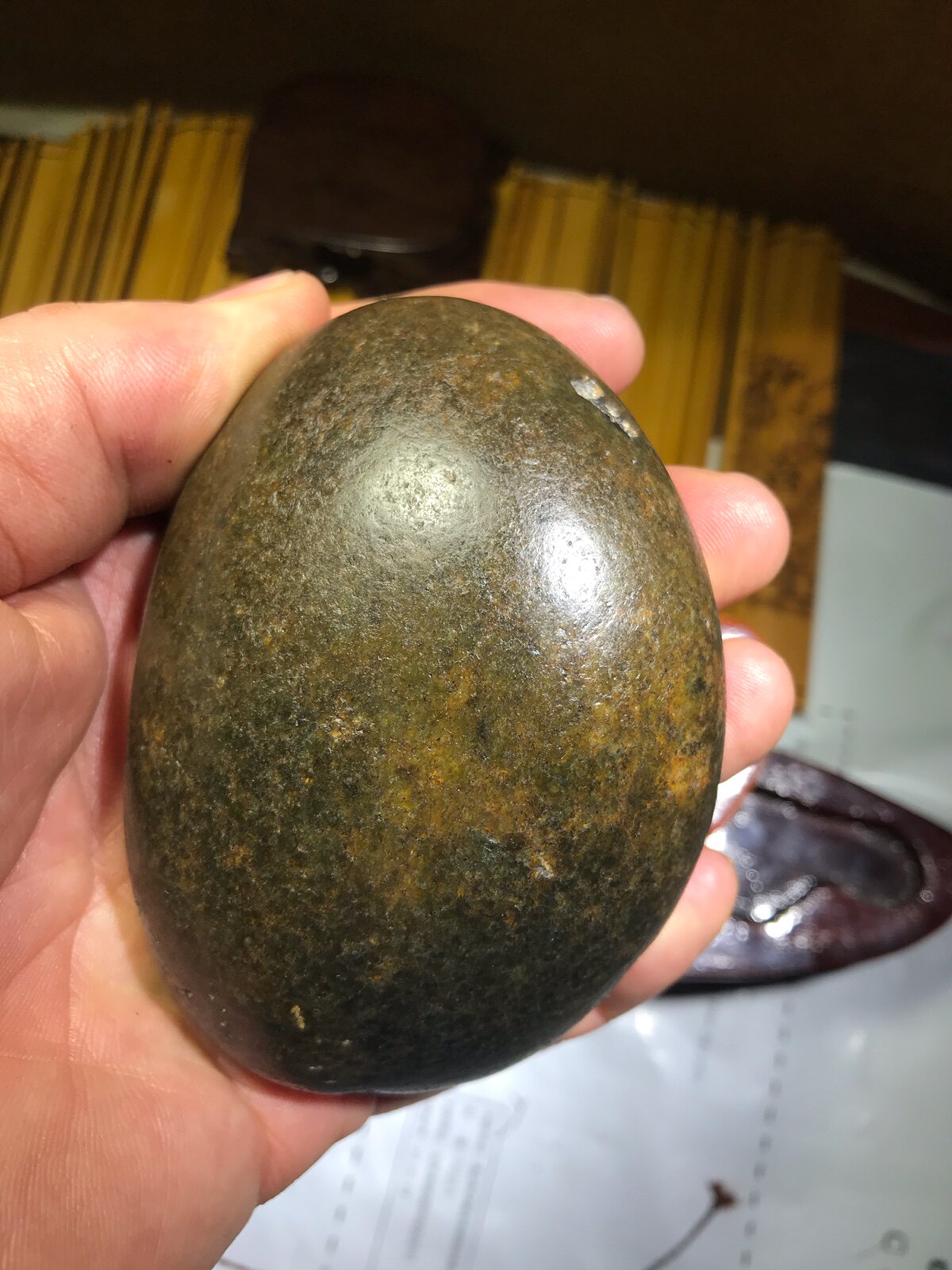 鹅蛋籽358和田红沁红玉籽料原石 真红皮手玩件玩料全皮籽玉手把件