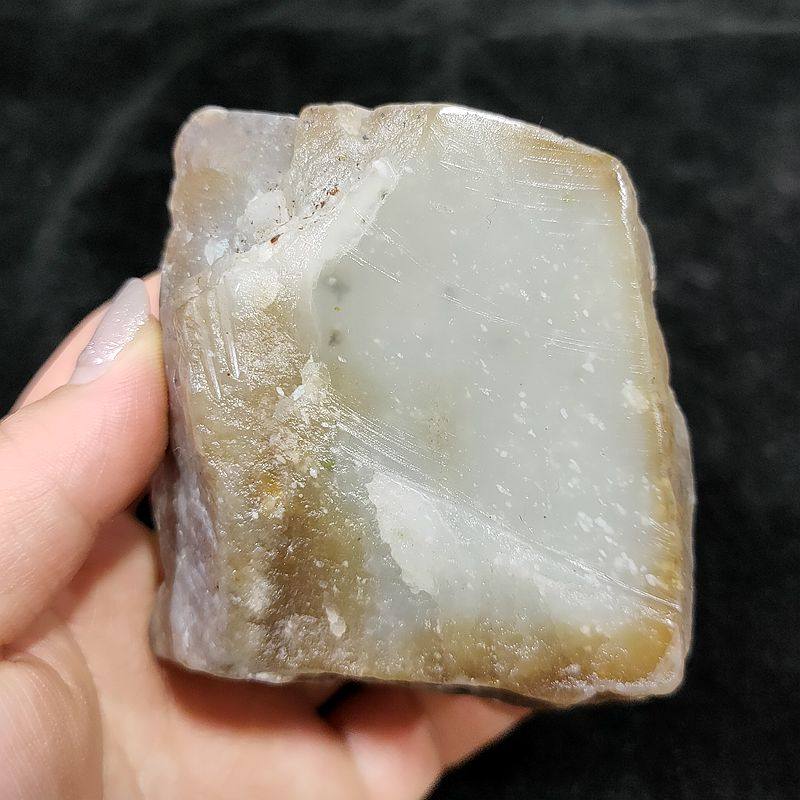 且末糖白玉山料原石细腻牌子料