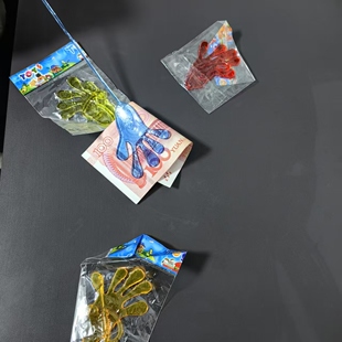 粘钱手掌玩具粘粘乐手掌年会好玩的游戏道具聚会弹性伸缩手巴掌