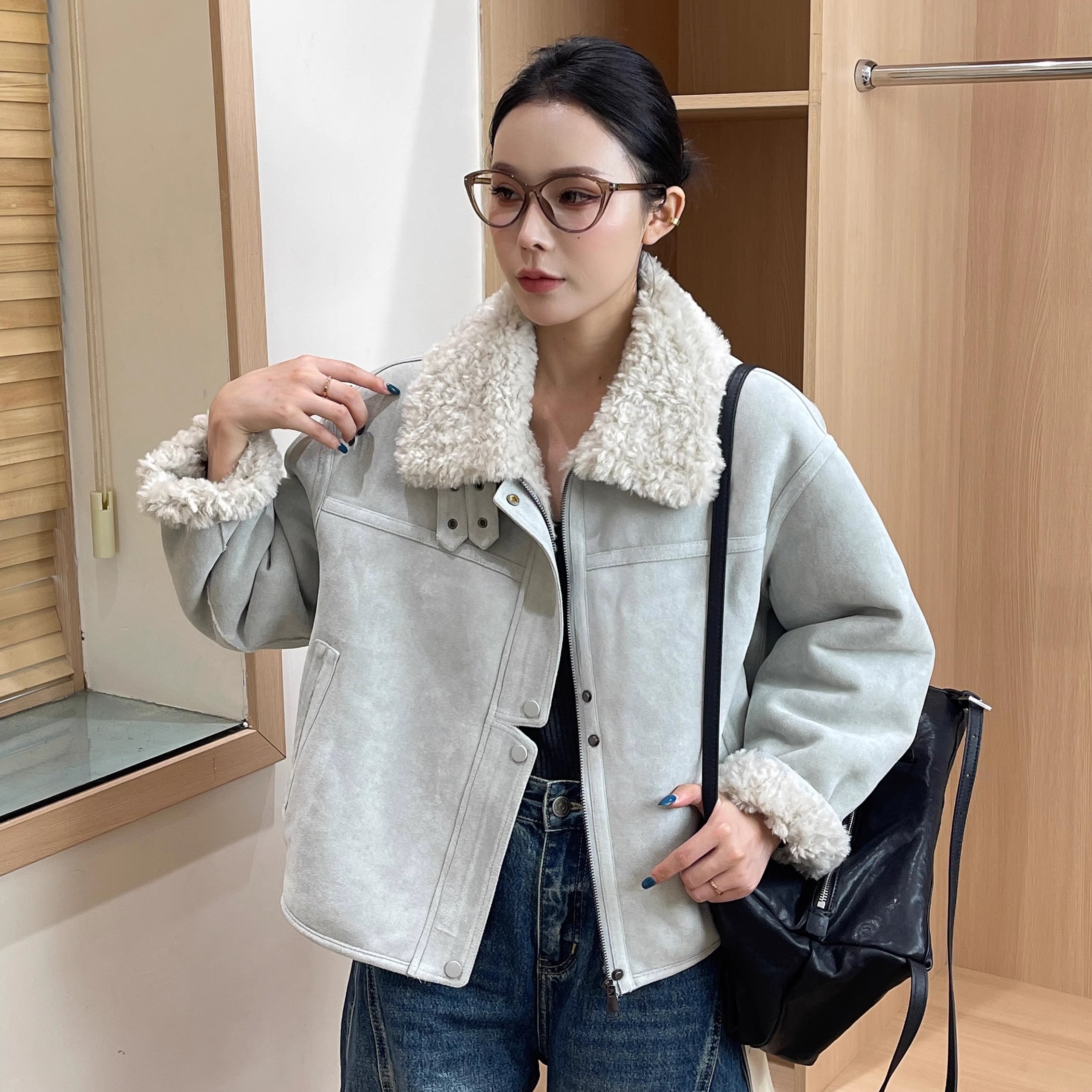 高品质羊羔毛翻领直筒短款外套