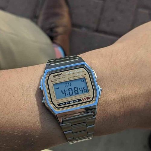 Casio复古时尚防水方块电子表男