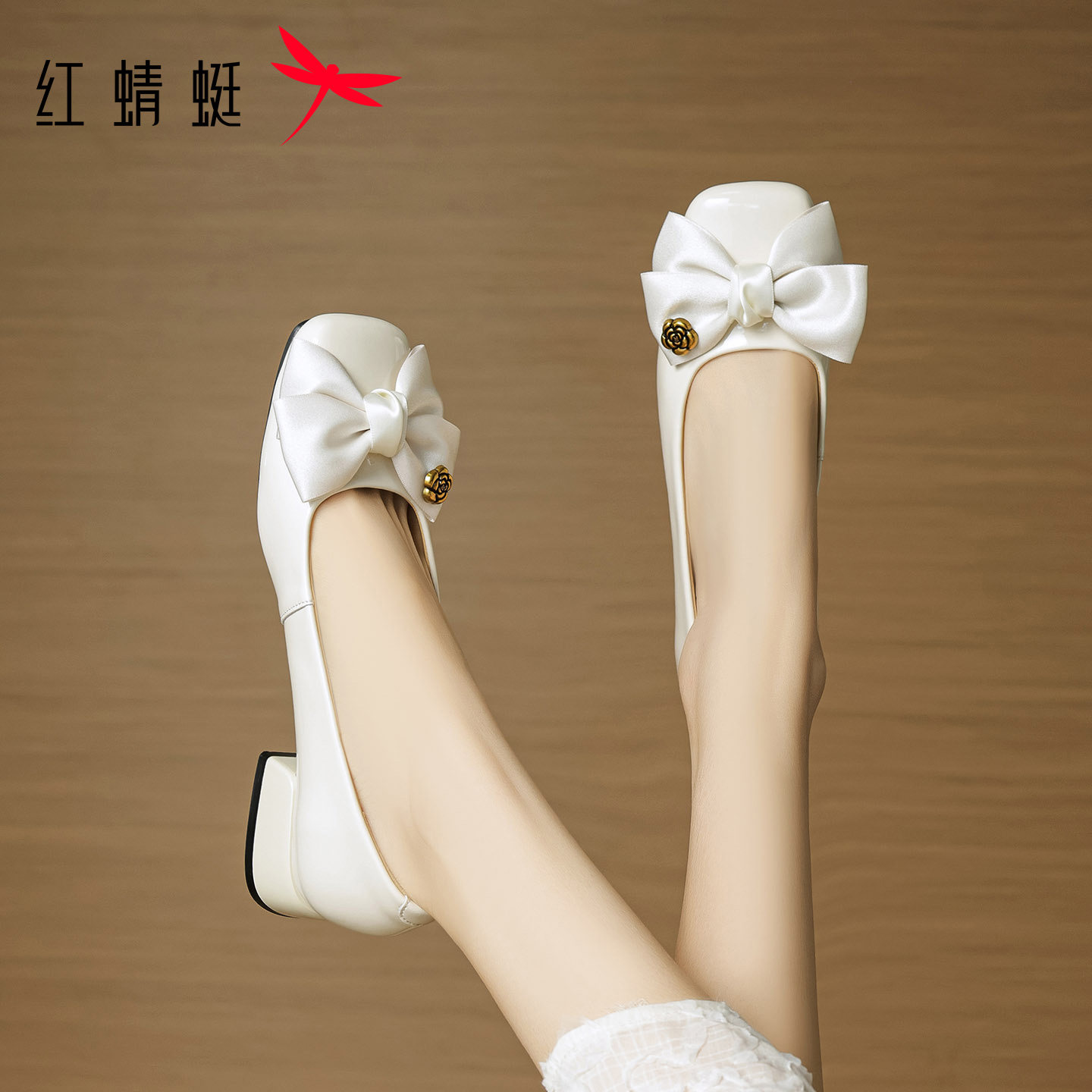 红蜻蜓女鞋2026春夏新款妈妈鞋山茶花蝴蝶结粗跟低跟舒适浅口单鞋