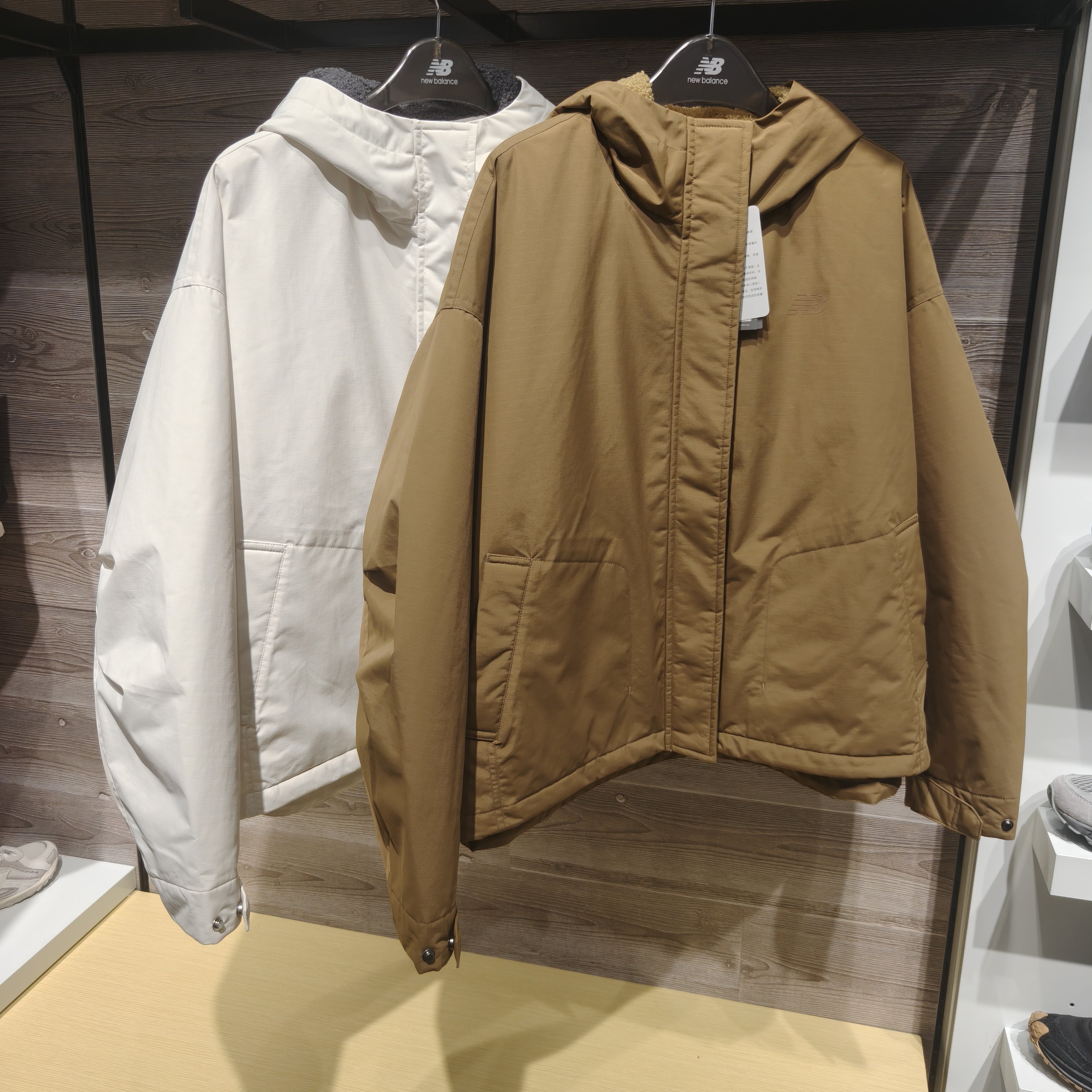 NewBalance女连帽保暖防泼水棉