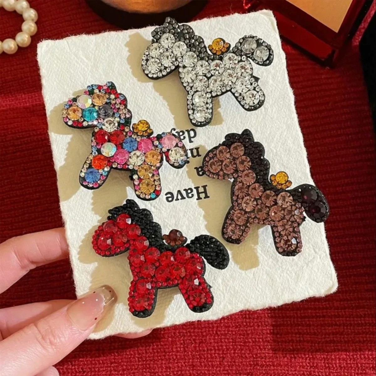 新年马上焕新满钻小马发夹来啦~侧边碎发鸭嘴夹头饰2026新年发夹,饰品/流行首饰/时尚饰品新,发饰,淘宝优惠券,粉丝福利购,淘宝优惠卷