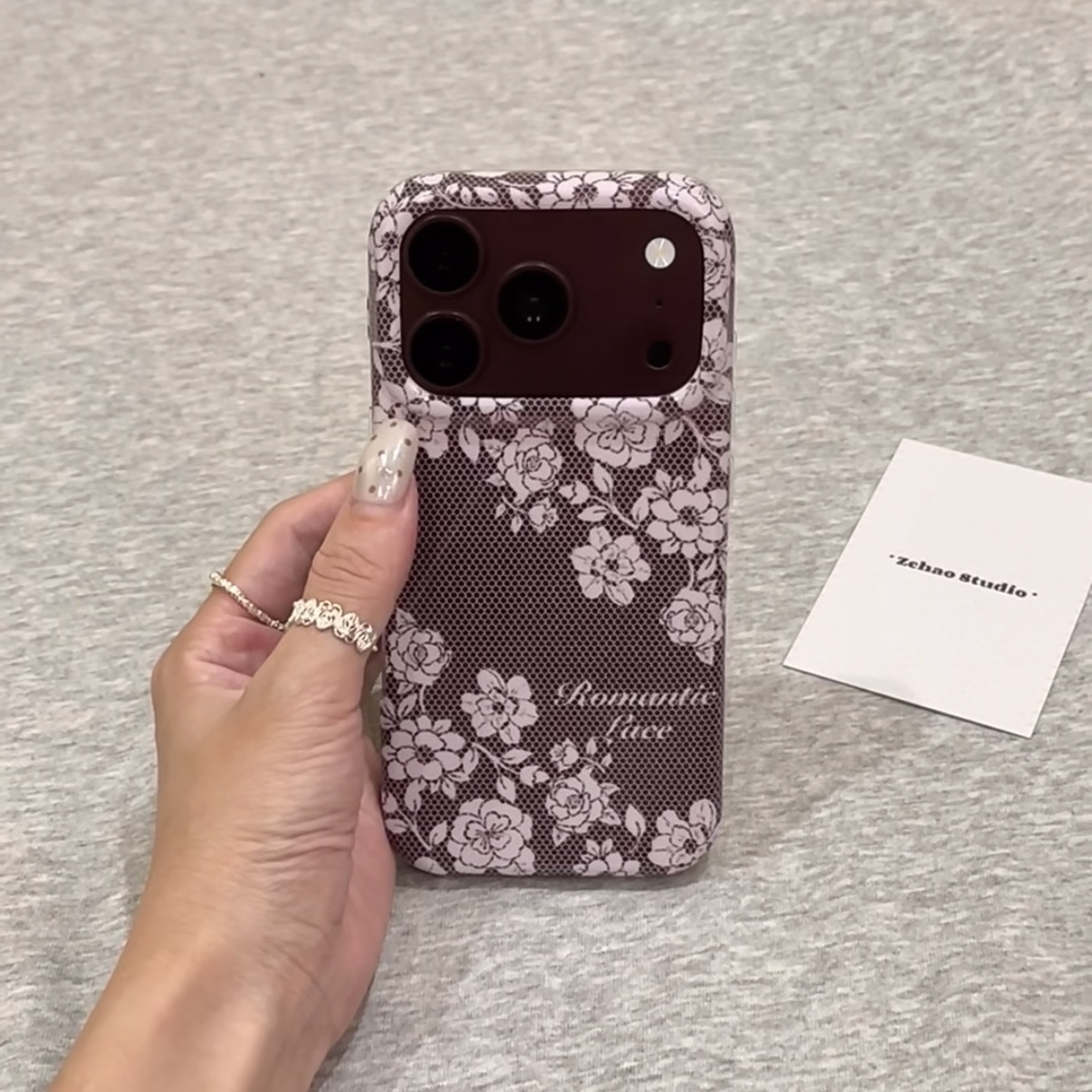 高级酒红色蕾丝白玫瑰适用iPhone18Pro手机壳17promax苹果16/15小众双层
