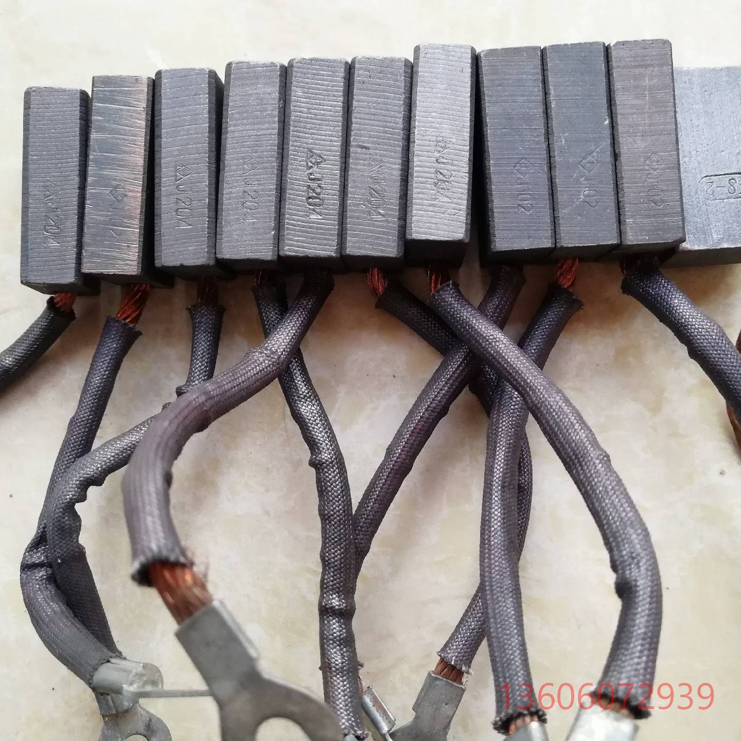 维修碳刷J204的7只，J102的3只，TS一2的1只议价