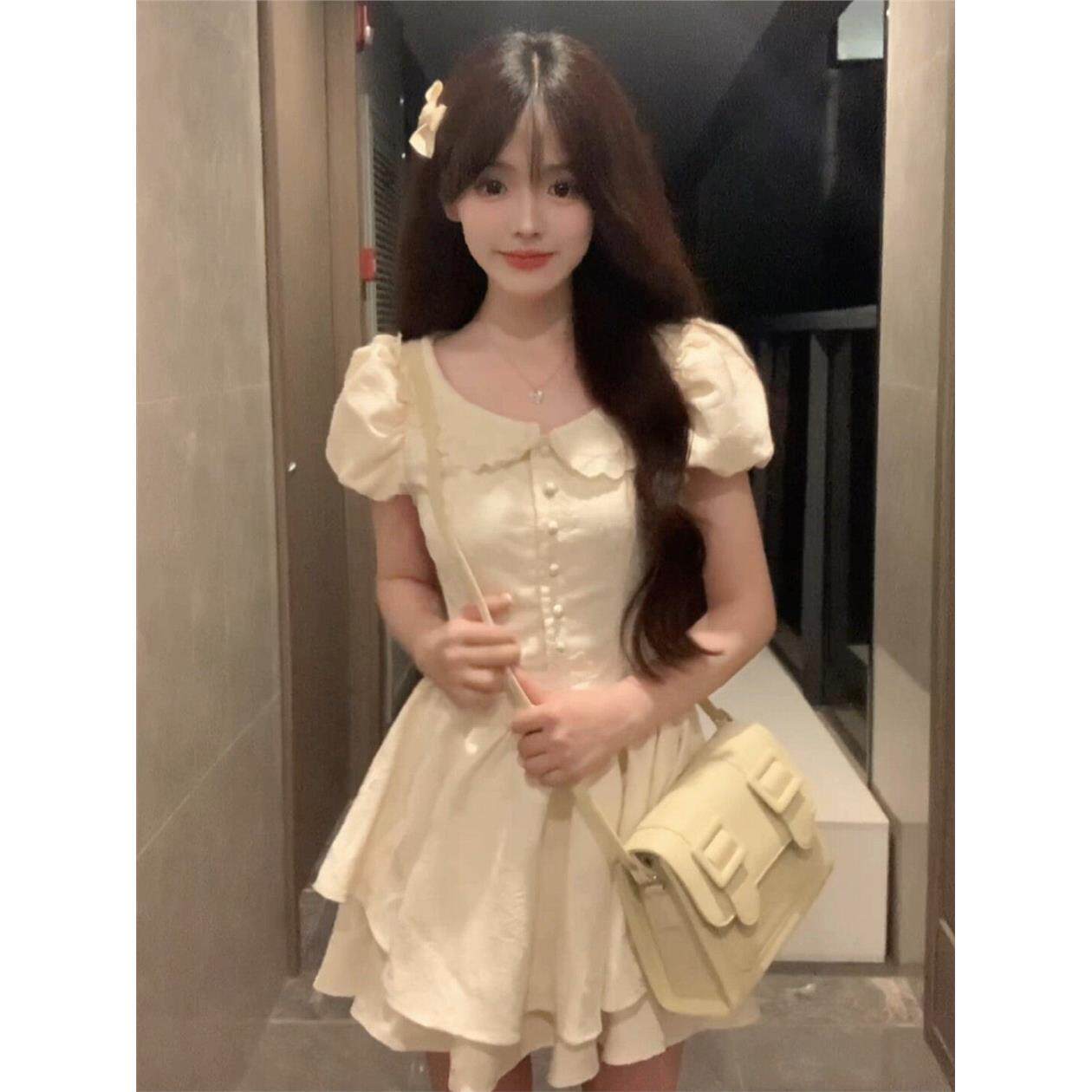 奶黄色娃娃领洋装女夏泡