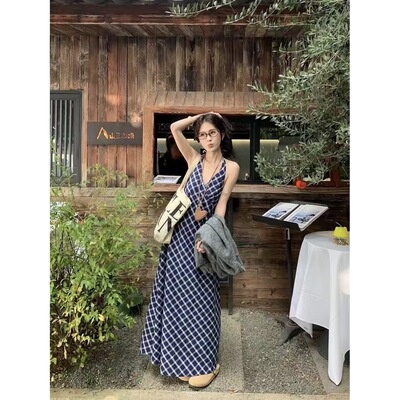 法式气质撞色格子挂脖吊带裙女夏季复古高级感连衣裙显瘦修身长裙