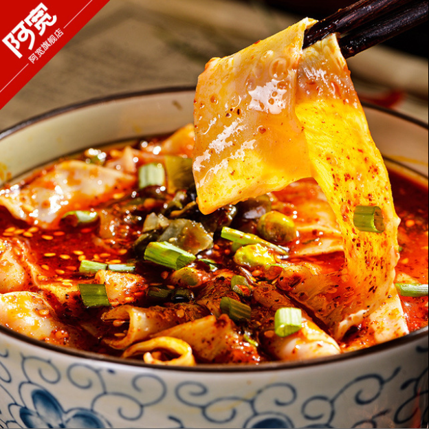 阿宽四川铺盖面红油面皮牛肉火锅味方便面泡面宽面条110g*5袋