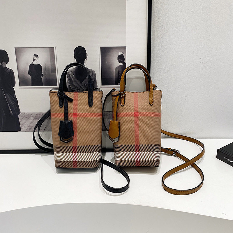 女士手机包2025新款轻便手提格子单肩包包女小众高端斜挎小方包潮