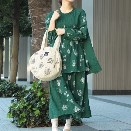 女款重工刺绣棉衬衫艺术家