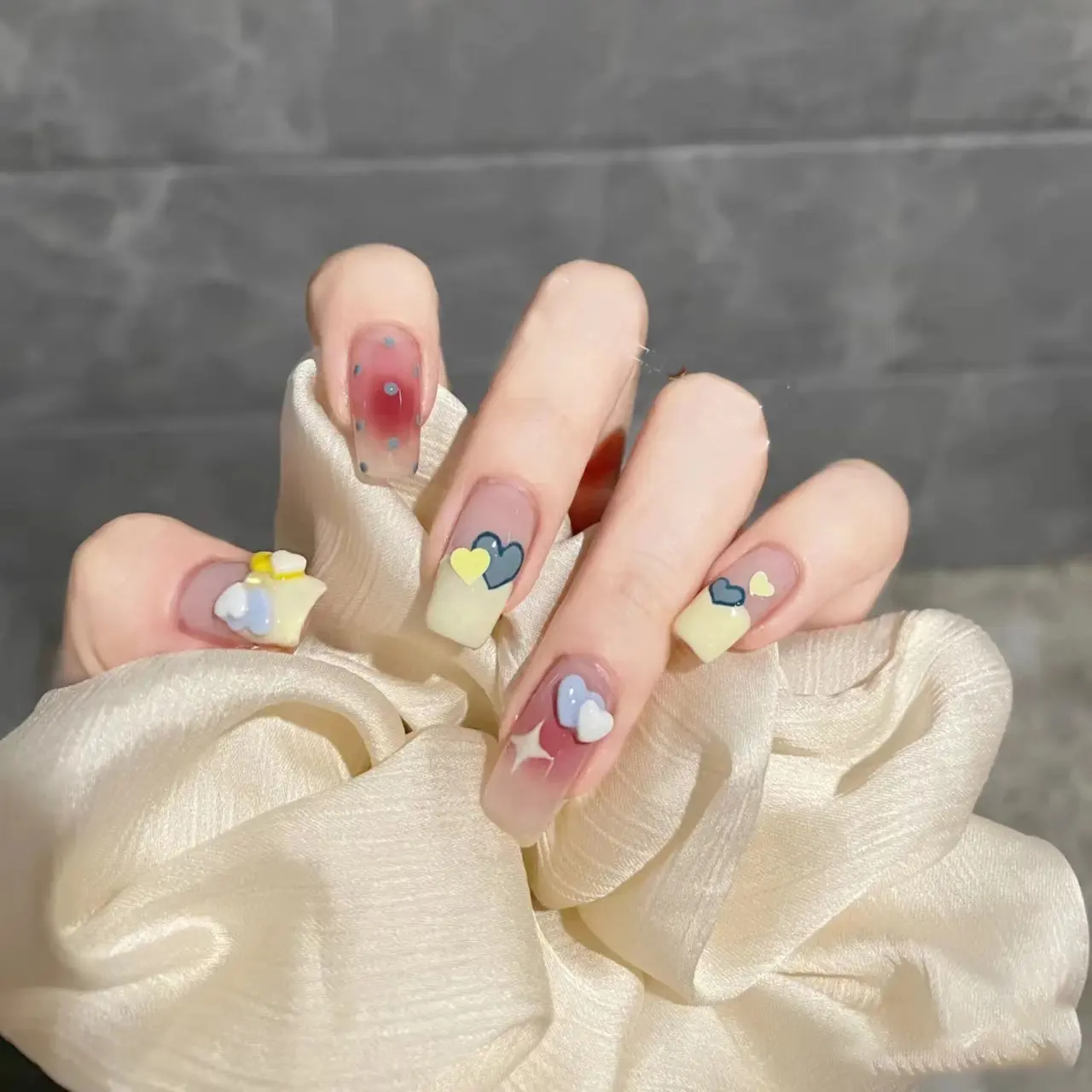 手工穿戴甲春夏四季新款纯欲甜味奶油黄涂鸦撞色爱心小红书同款