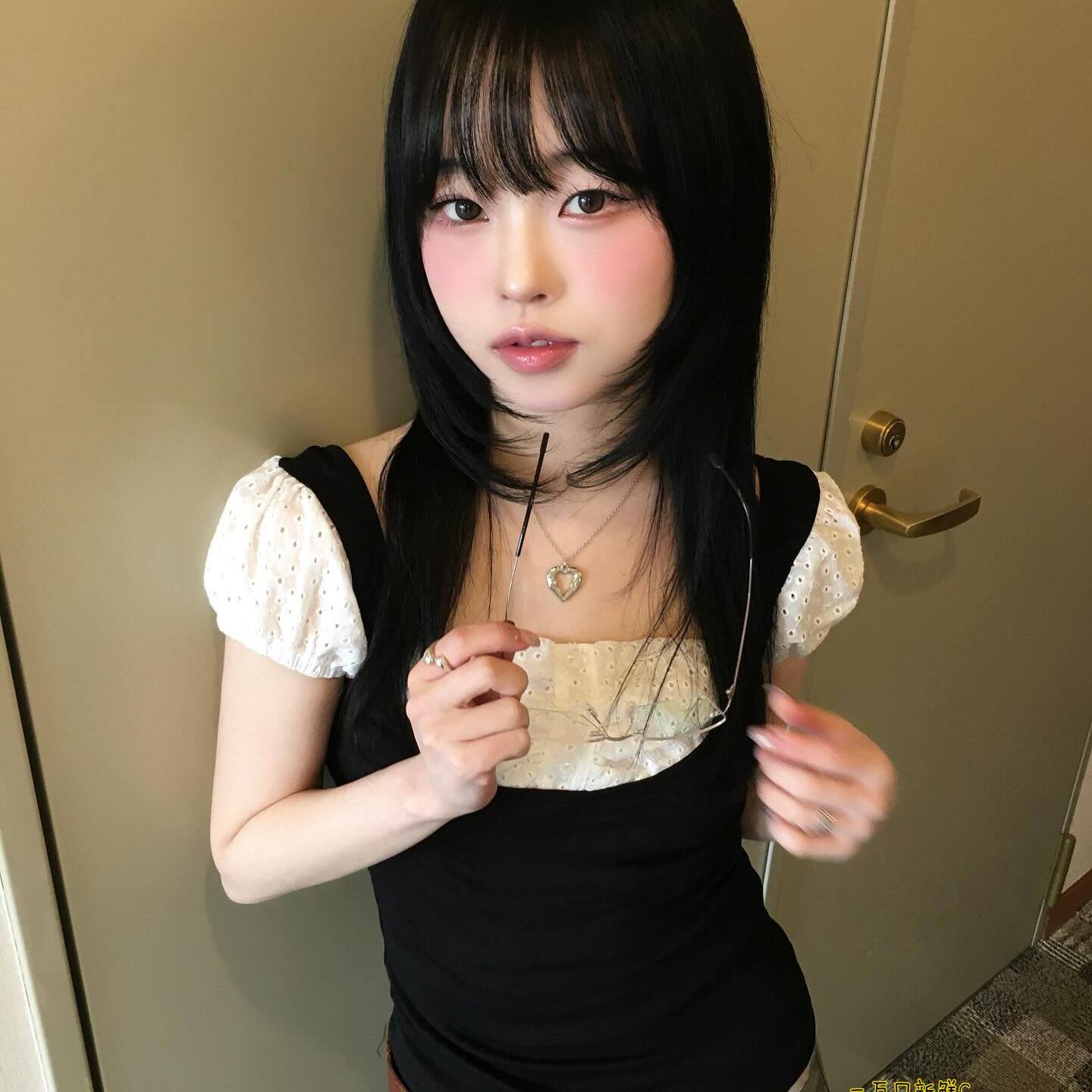 黑色短款甜酷小方领蕾丝