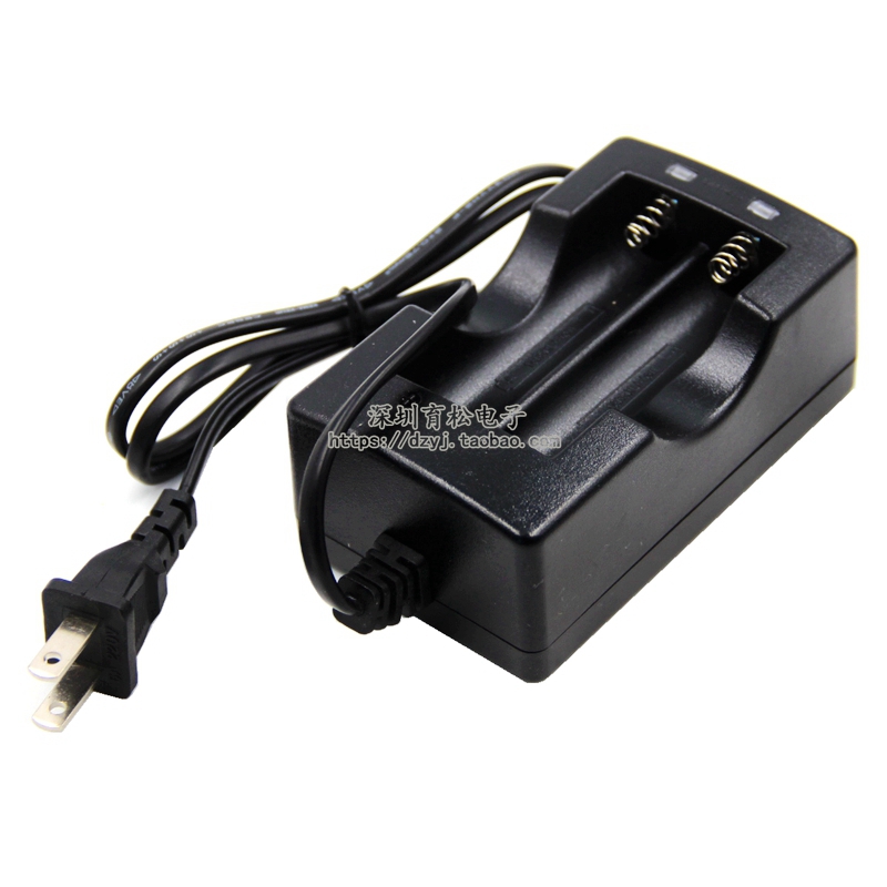 18650锂电池充电器3.7v4.2v强光手电筒电池充电器双槽智能充