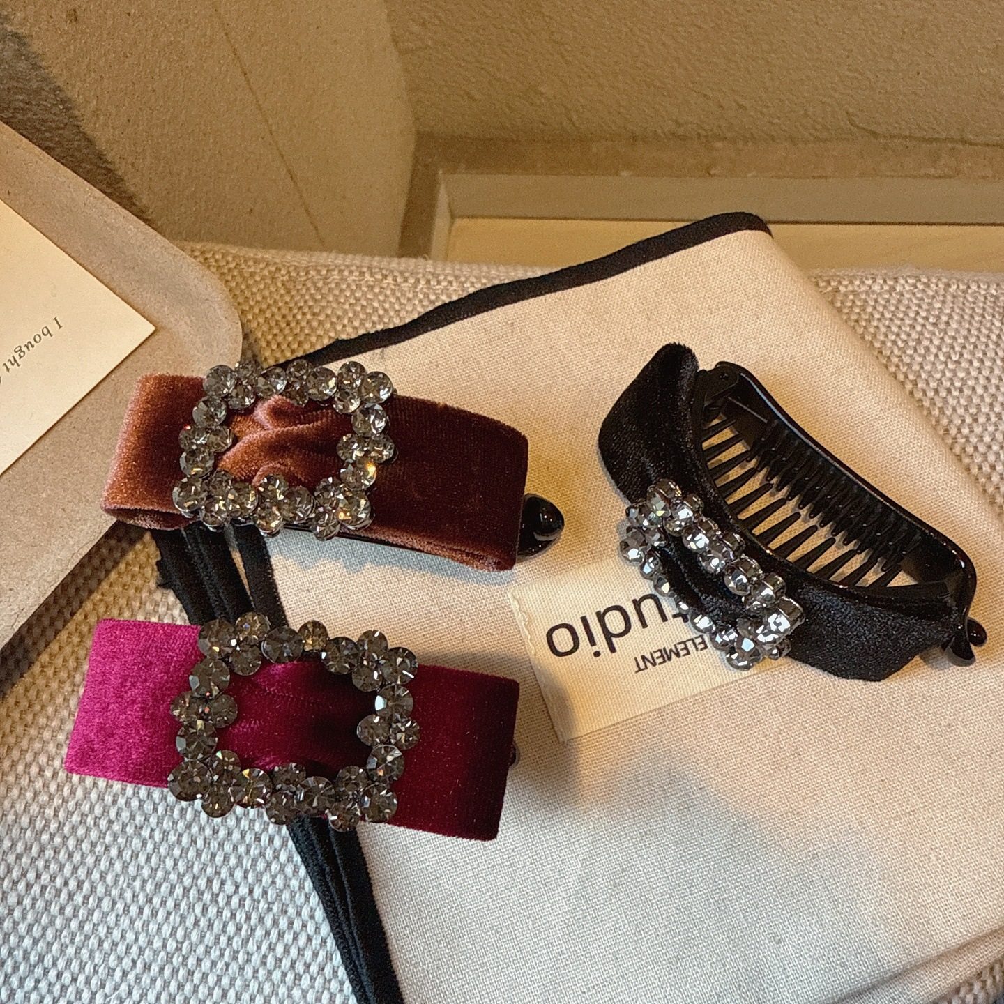 韩国复古丝绒蝴蝶结方钻扭扭夹高级感水钻发卡后脑勺马尾夹女头饰,饰品/流行首饰/时尚饰品新,民族风发饰,淘宝优惠券,粉丝福利购,淘宝优惠卷