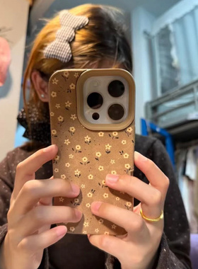 秋冬款黄色花朵适用苹果16Promax手机壳IP15磨砂翻毛皮14大孔1312