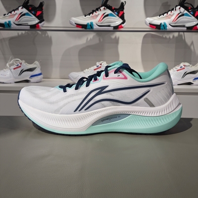 李宁男子跑鞋缓震回弹