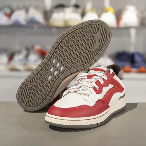 李宁车缝线系带男子低帮滑板鞋