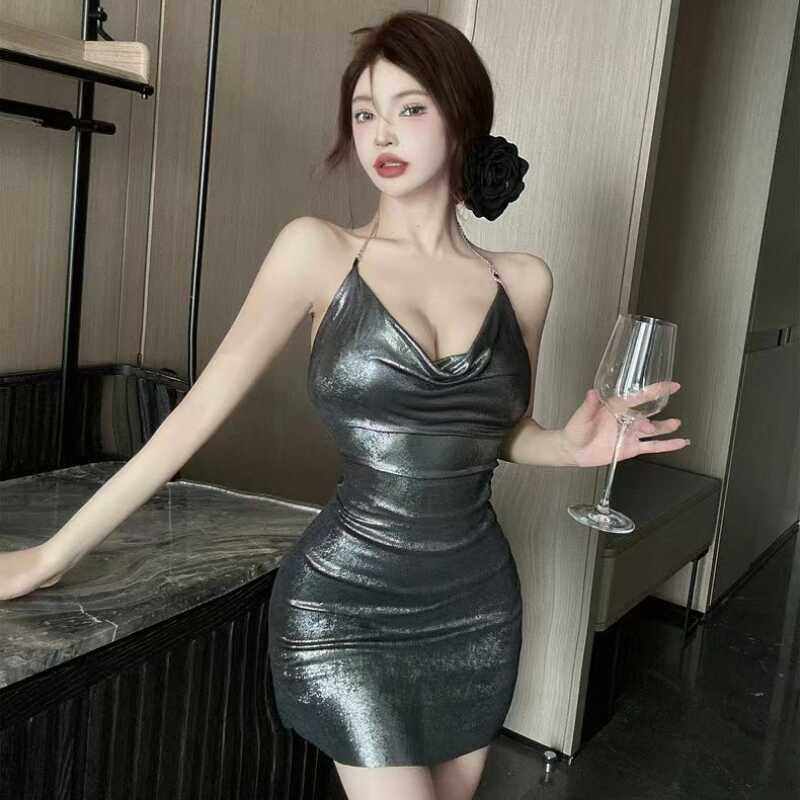 性感挂脖露背包臀连衣裙辣妹