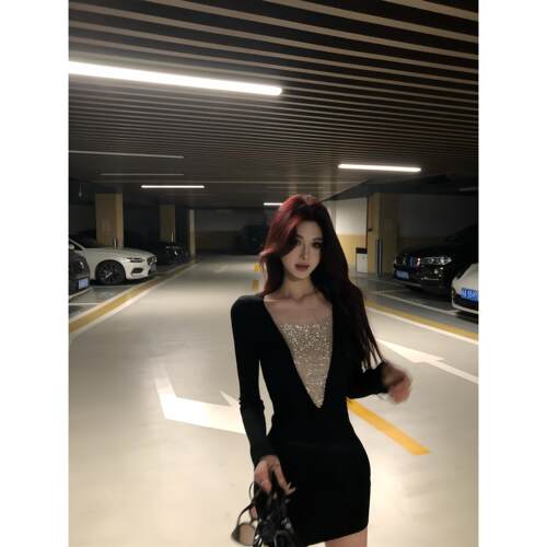 韩版轻奢风黑色亮片拼接连衣裙女秋冬季新款设计感小众御姐包臀裙