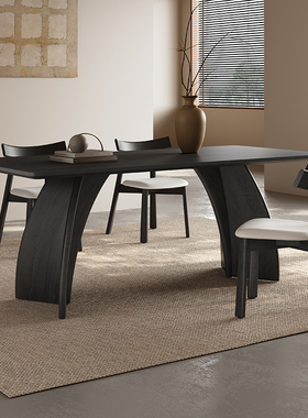 黑色实木餐桌家用小户型饭桌2025新款法式复古风长方形实木面餐桌