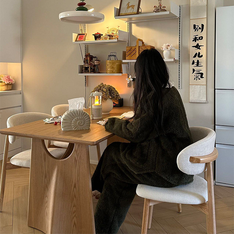 奥古斯特 实木餐桌靠墙长方形客厅家用饭桌椅新款飞鸦原木色餐桌