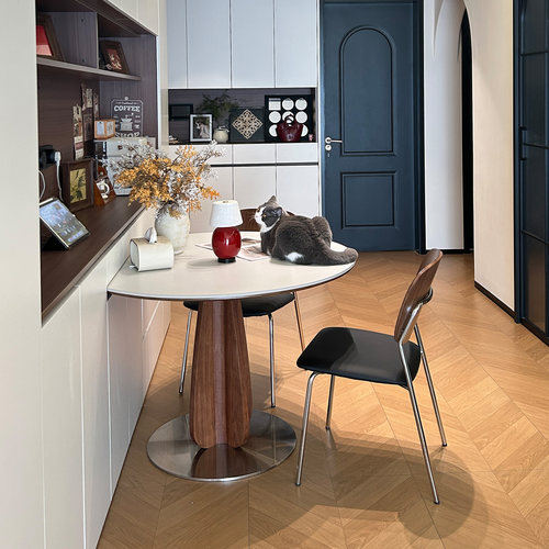 奥古斯特圆形实木餐桌小户型