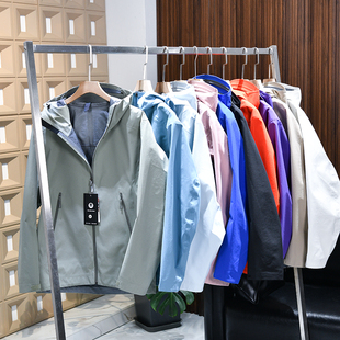 鼎级推荐！全压胶春秋季情侣户外轻量化防风防泼水连帽冲锋衣外套