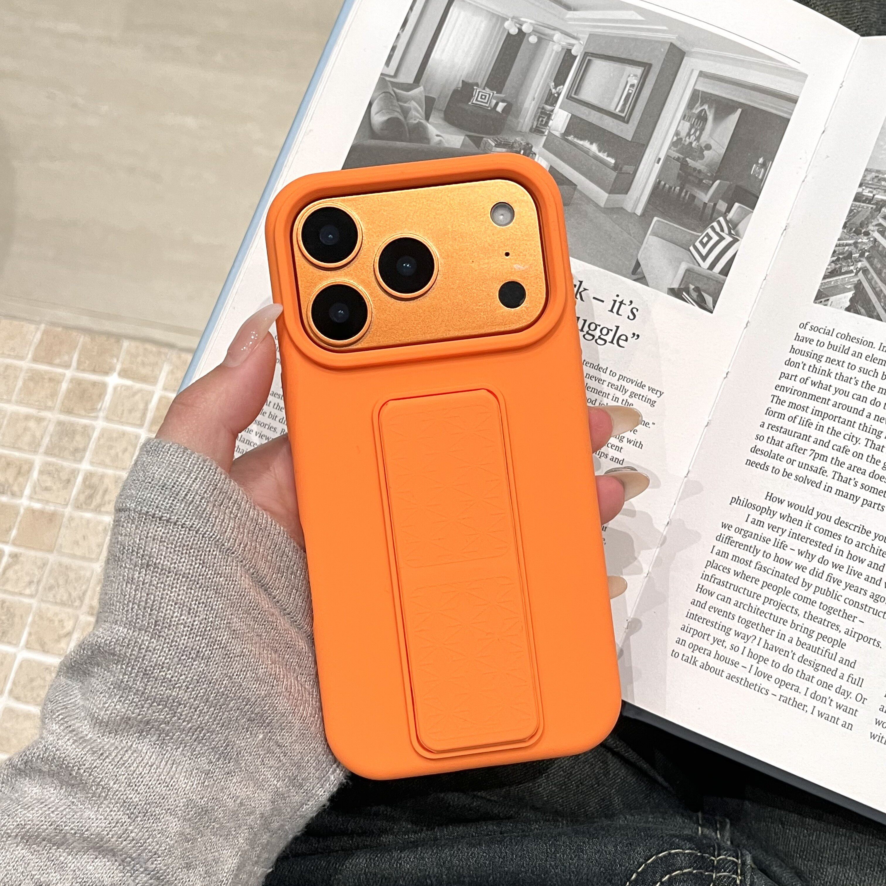 折叠腕带支架适用苹果17promax手机壳方便追剧iPhone16ProMax纯色防指纹14pm肤感15可水洗13防摔12保护套大孔