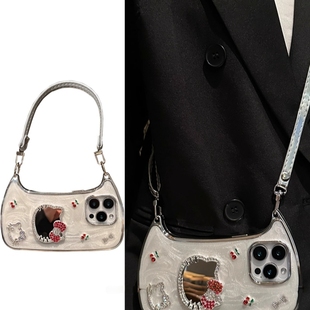 高级樱桃水波纹镜面kt猫适用苹果17手机壳大孔iphone15promax女14pr可调节斜挎16背带挂绳13手提包包12背包式