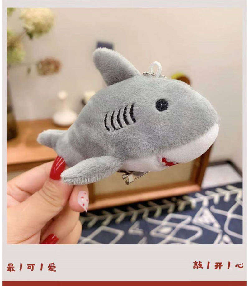 肩上趴在毛绒玩偶动的日系胸针装饰可爱物少女别针卡通配饰包包.