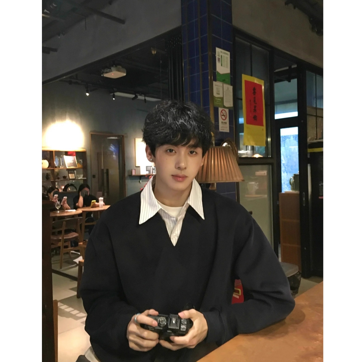 学院风假两件拼接条纹衬衫领卫衣