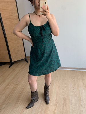 FishCake大码微胖墨绿色碎花度假细肩带收腰吊带短裙连衣裙女夏季