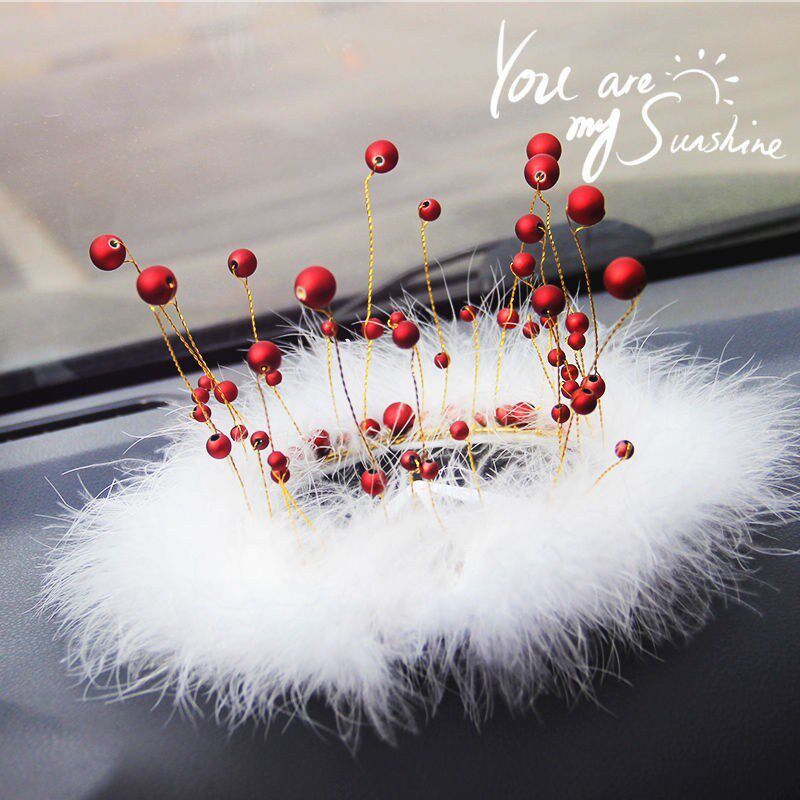 创意羽毛汽车防滑垫仪表台中控台置物垫车载摆件可爱绒毛汽车饰品