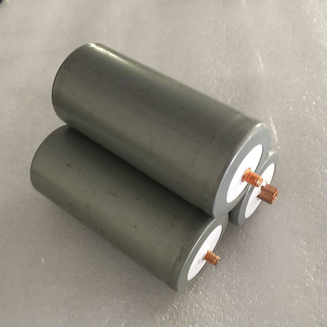 32650 磷酸铁锂电池3.2v 4500mah可充电环保型锂电 带螺丝