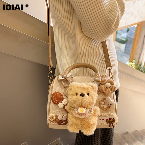 IOIAI偶爱原创设计奶油小熊单肩斜挎包可爱手提包包女高颜值拎包